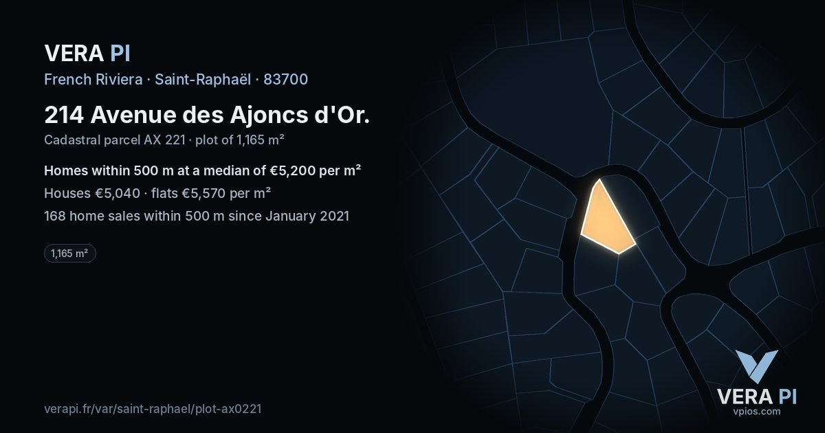 214 Avenue des Ajoncs d'Or, Saint-Raphaël at night – the plot lit, the parcels around coloured by the prices near them