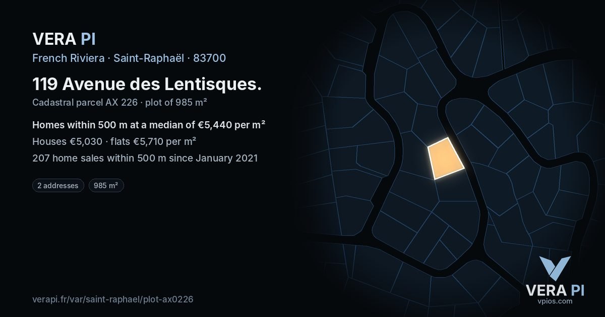 119 Avenue des Lentisques, Saint-Raphaël at night – the plot lit, the parcels around coloured by the prices near them