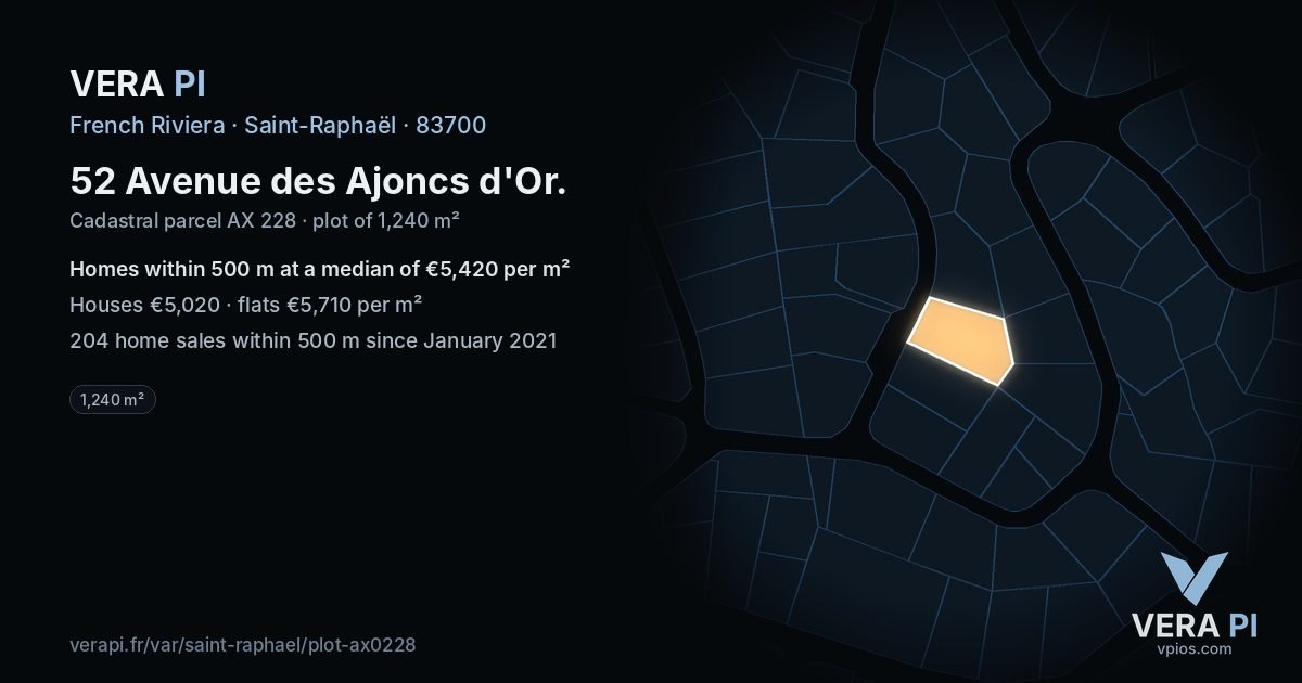 52 Avenue des Ajoncs d'Or, Saint-Raphaël at night – the plot lit, the parcels around coloured by the prices near them