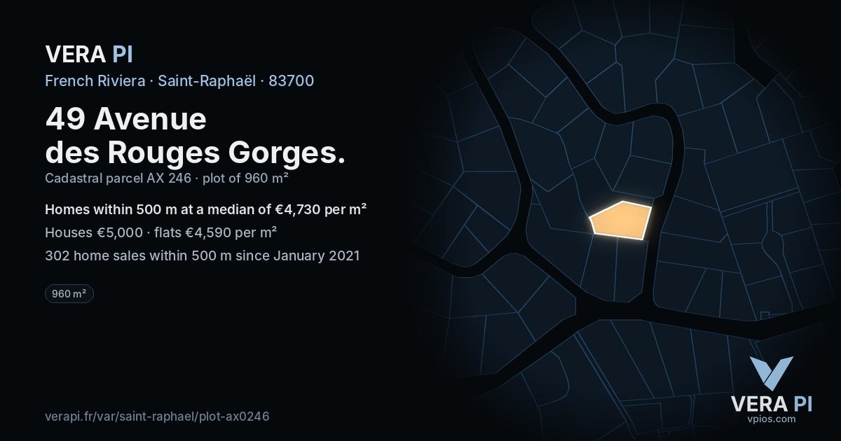 49 Avenue des Rouges Gorges, Saint-Raphaël at night – the plot lit, the parcels around coloured by the prices near them