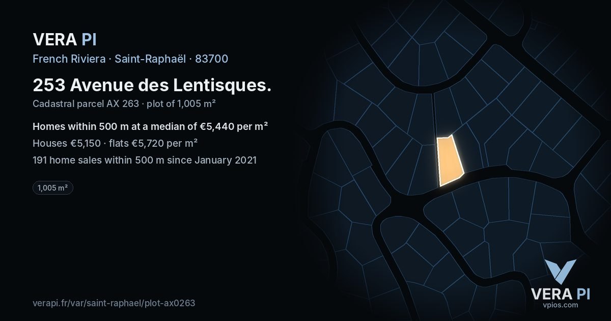 253 Avenue des Lentisques, Saint-Raphaël at night – the plot lit, the parcels around coloured by the prices near them