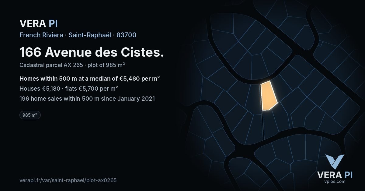 166 Avenue des Cistes, Saint-Raphaël at night – the plot lit, the parcels around coloured by the prices near them