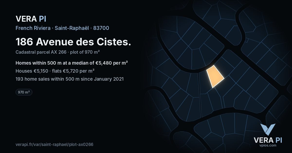 186 Avenue des Cistes, Saint-Raphaël at night – the plot lit, the parcels around coloured by the prices near them