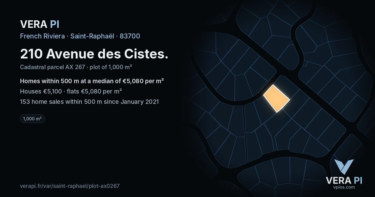 210 Avenue des Cistes, Saint-Raphaël at night – the plot lit, the parcels around coloured by the prices near them