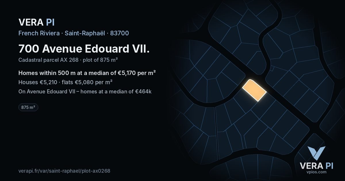 700 Avenue Edouard VII, Saint-Raphaël at night – the plot lit, the parcels around coloured by the prices near them
