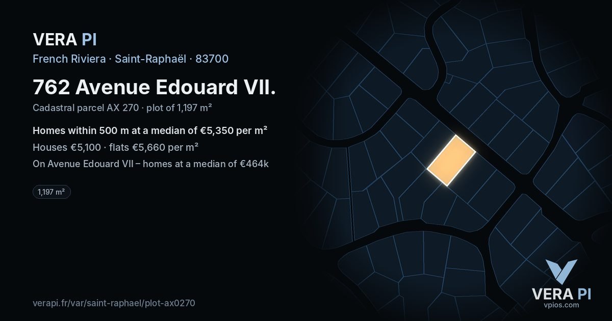 762 Avenue Edouard VII, Saint-Raphaël at night – the plot lit, the parcels around coloured by the prices near them