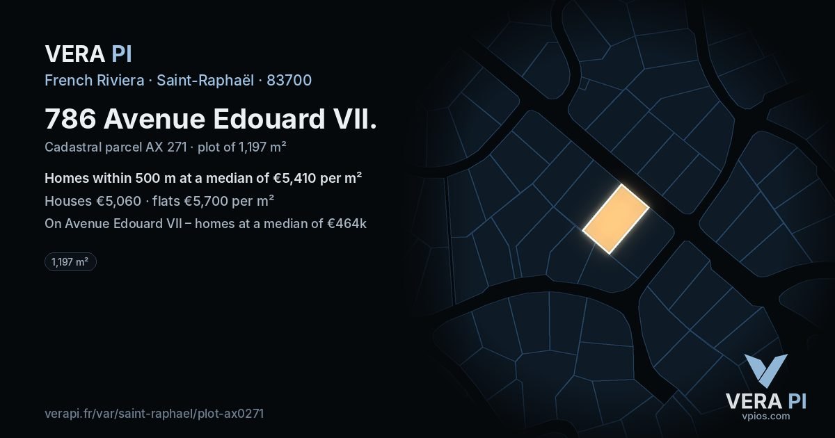 786 Avenue Edouard VII, Saint-Raphaël at night – the plot lit, the parcels around coloured by the prices near them