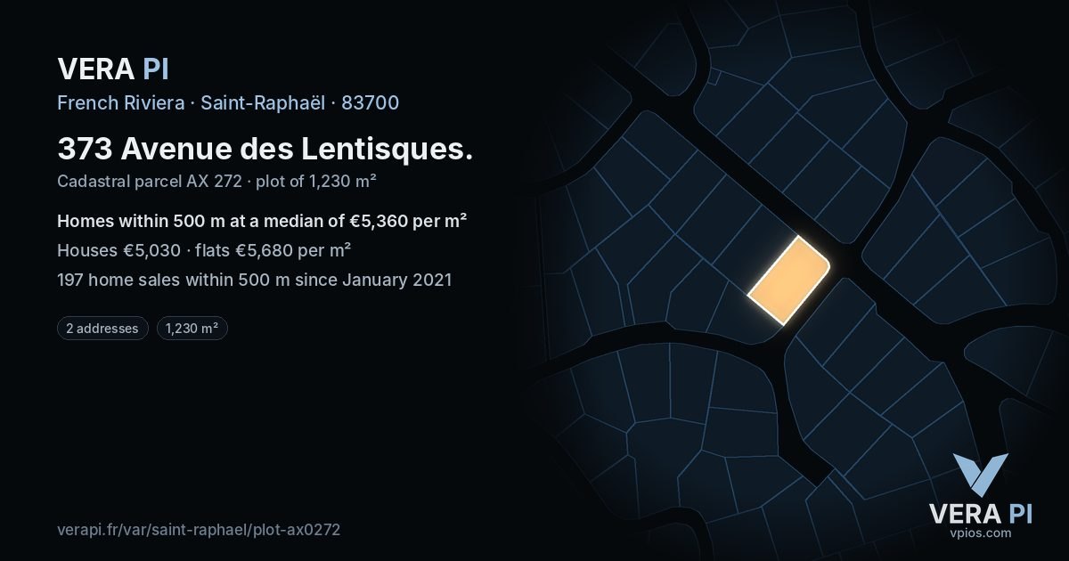 373 Avenue des Lentisques, Saint-Raphaël at night – the plot lit, the parcels around coloured by the prices near them