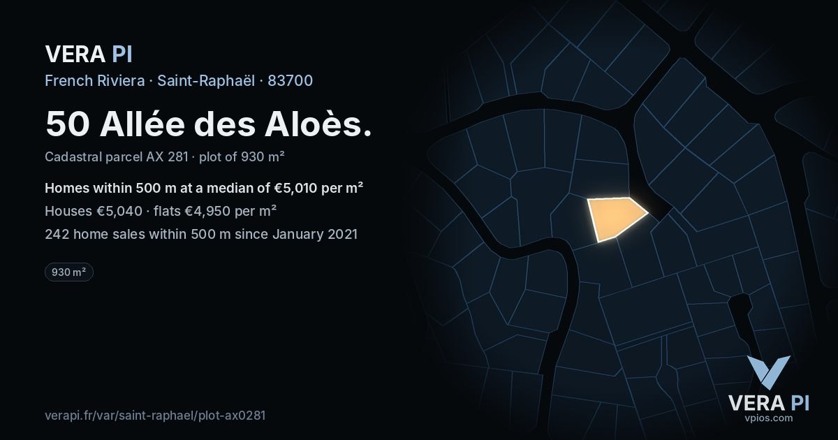 50 Allée des Aloès, Saint-Raphaël at night – the plot lit, the parcels around coloured by the prices near them