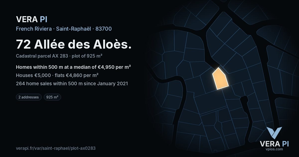 72 Allée des Aloès, Saint-Raphaël at night – the plot lit, the parcels around coloured by the prices near them