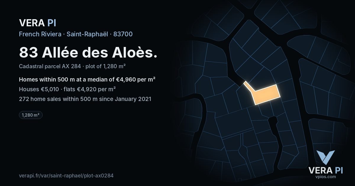 83 Allée des Aloès, Saint-Raphaël at night – the plot lit, the parcels around coloured by the prices near them
