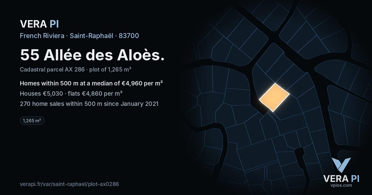 55 Allée des Aloès, Saint-Raphaël at night – the plot lit, the parcels around coloured by the prices near them
