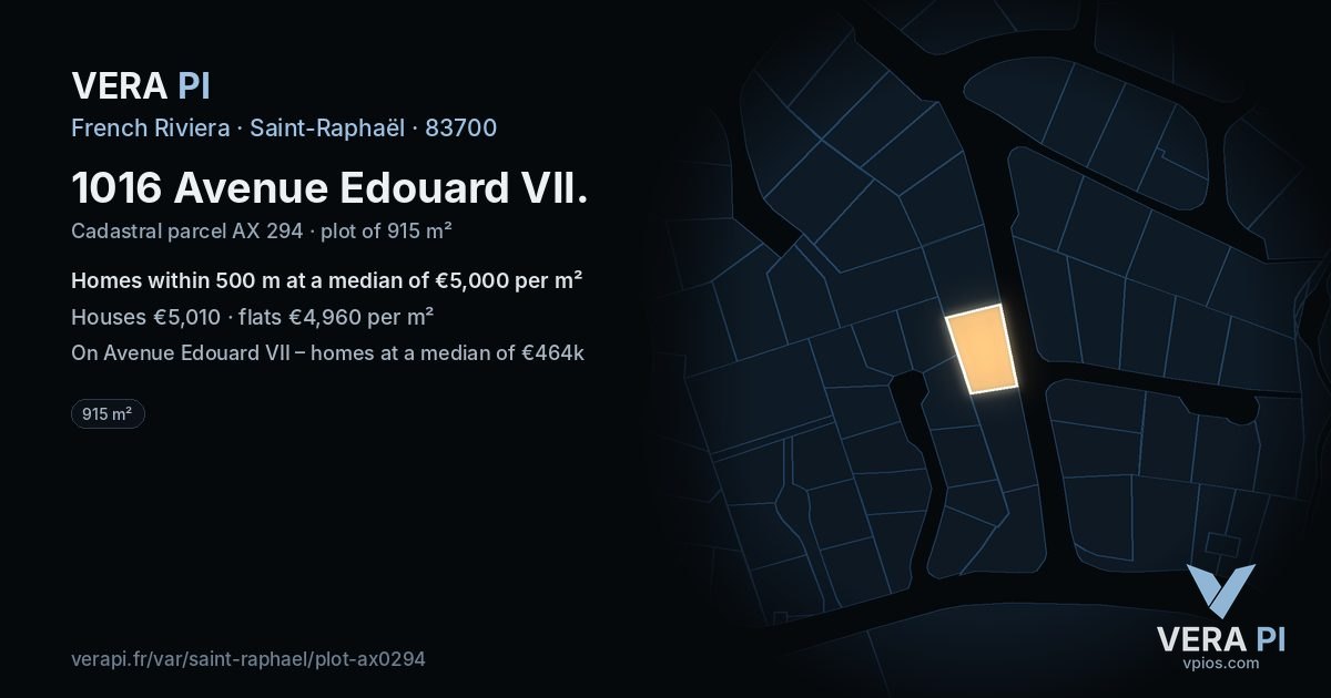 1016 Avenue Edouard VII, Saint-Raphaël at night – the plot lit, the parcels around coloured by the prices near them