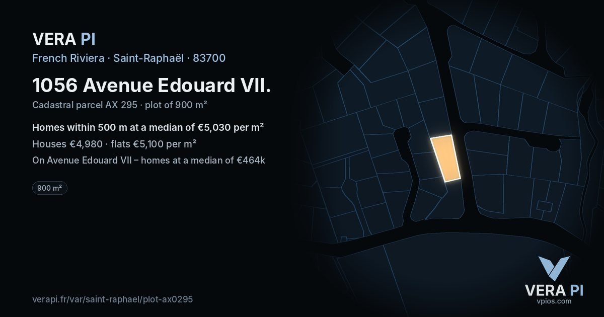 1056 Avenue Edouard VII, Saint-Raphaël at night – the plot lit, the parcels around coloured by the prices near them