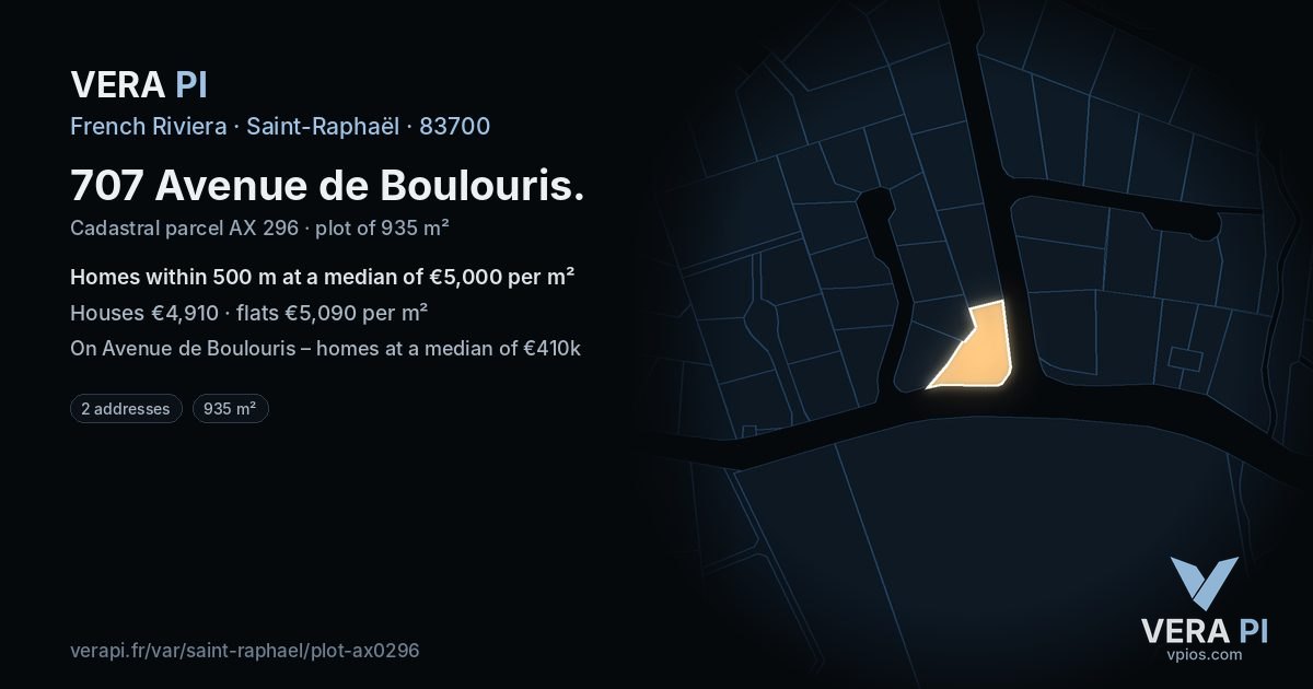 707 Avenue de Boulouris, Saint-Raphaël at night – the plot lit, the parcels around coloured by the prices near them