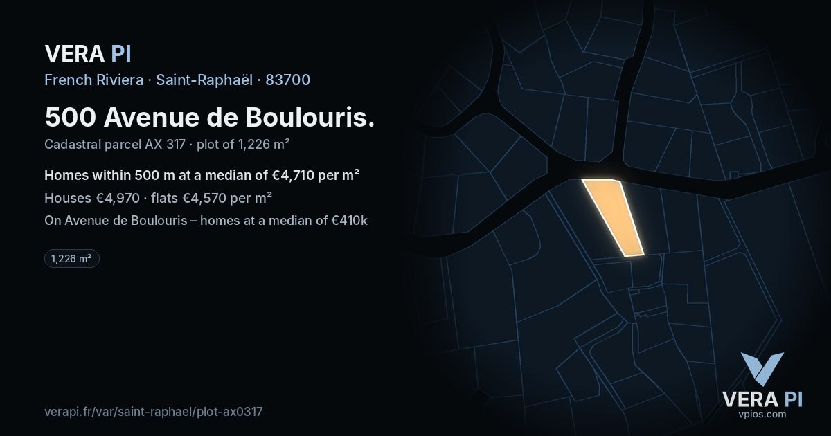 500 Avenue de Boulouris, Saint-Raphaël at night – the plot lit, the parcels around coloured by the prices near them