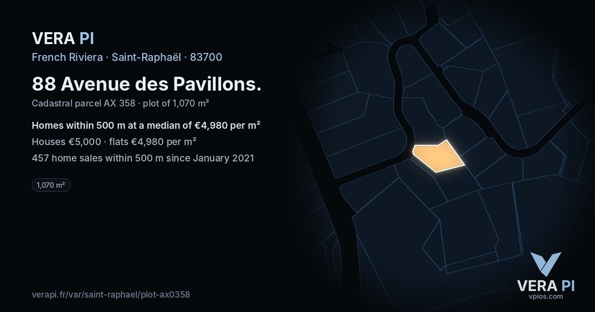 88 Avenue des Pavillons, Saint-Raphaël at night – the plot lit, the parcels around coloured by the prices near them