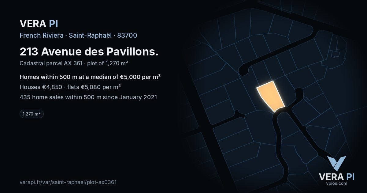 213 Avenue des Pavillons, Saint-Raphaël at night – the plot lit, the parcels around coloured by the prices near them