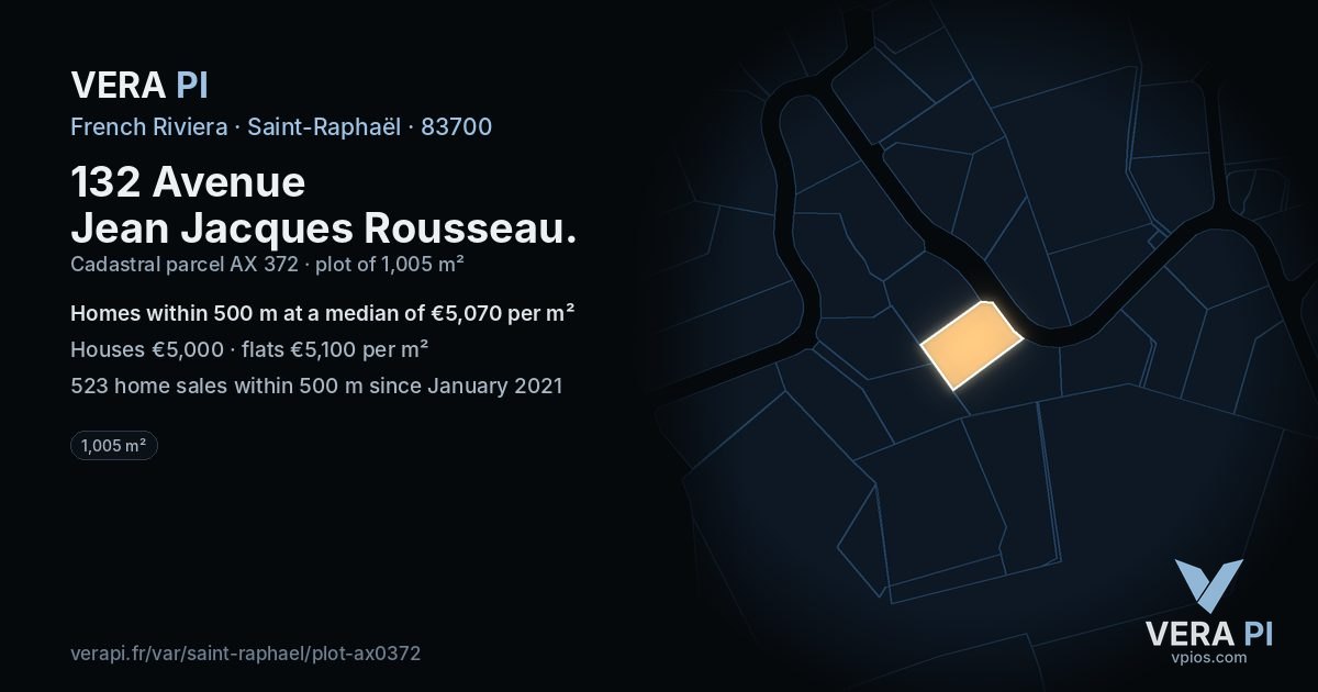 132 Avenue Jean Jacques Rousseau, Saint-Raphaël at night – the plot lit, the parcels around coloured by the prices near them