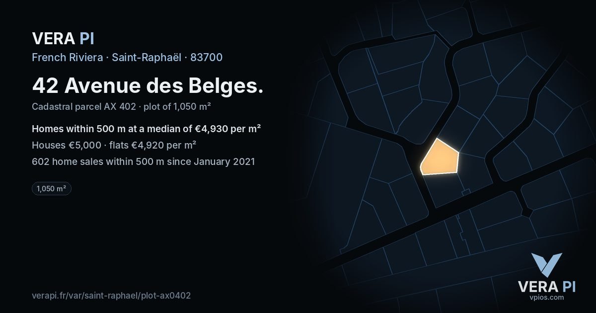 42 Avenue des Belges, Saint-Raphaël at night – the plot lit, the parcels around coloured by the prices near them