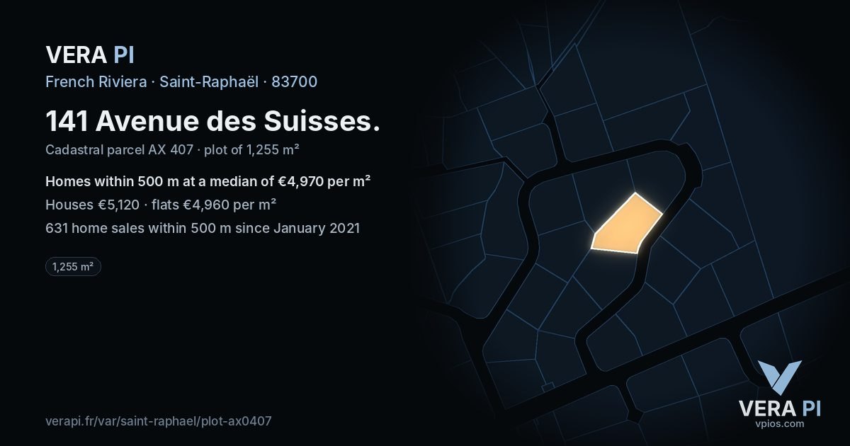 141 Avenue des Suisses, Saint-Raphaël at night – the plot lit, the parcels around coloured by the prices near them