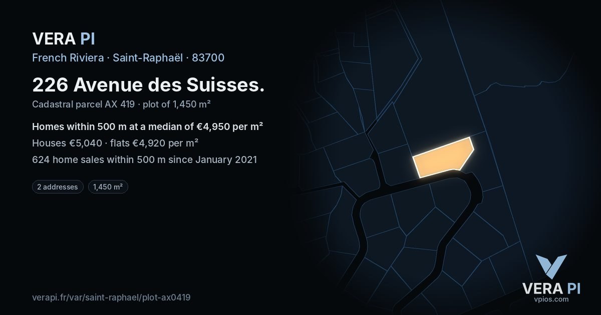 226 Avenue des Suisses, Saint-Raphaël at night – the plot lit, the parcels around coloured by the prices near them
