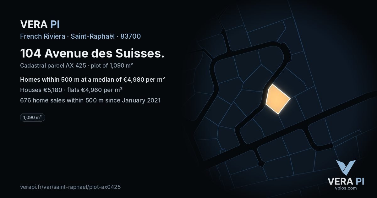 104 Avenue des Suisses, Saint-Raphaël at night – the plot lit, the parcels around coloured by the prices near them