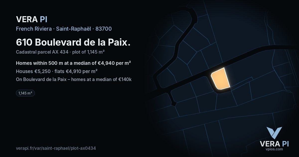 610 Boulevard de la Paix, Saint-Raphaël at night – the plot lit, the parcels around coloured by the prices near them
