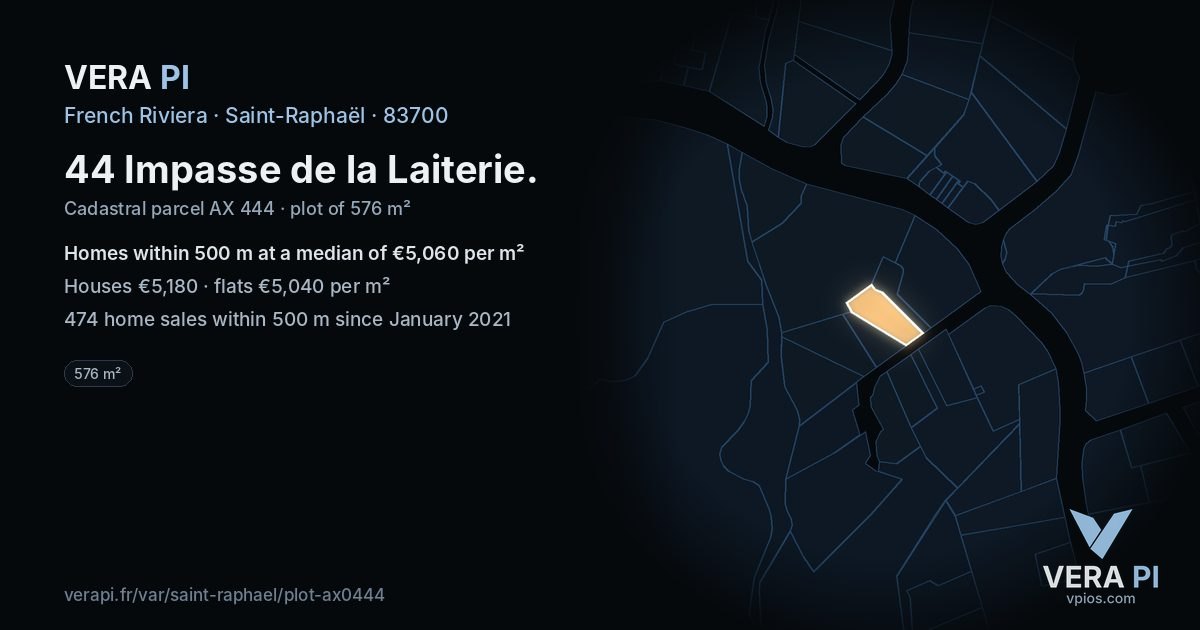 44 Impasse de la Laiterie, Saint-Raphaël at night – the plot lit, the parcels around coloured by the prices near them