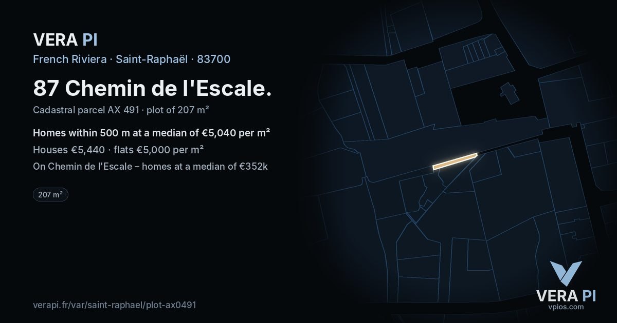87 Chemin de l'Escale, Saint-Raphaël at night – the plot lit, the parcels around coloured by the prices near them