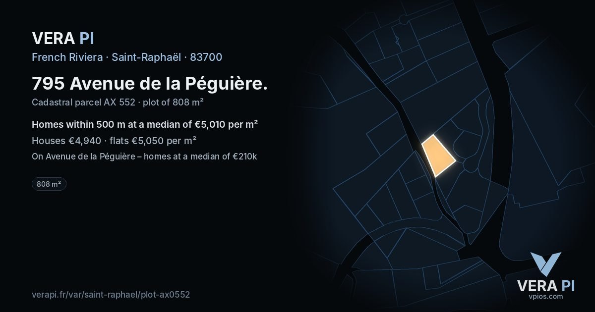 795 Avenue de la Péguière, Saint-Raphaël at night – the plot lit, the parcels around coloured by the prices near them