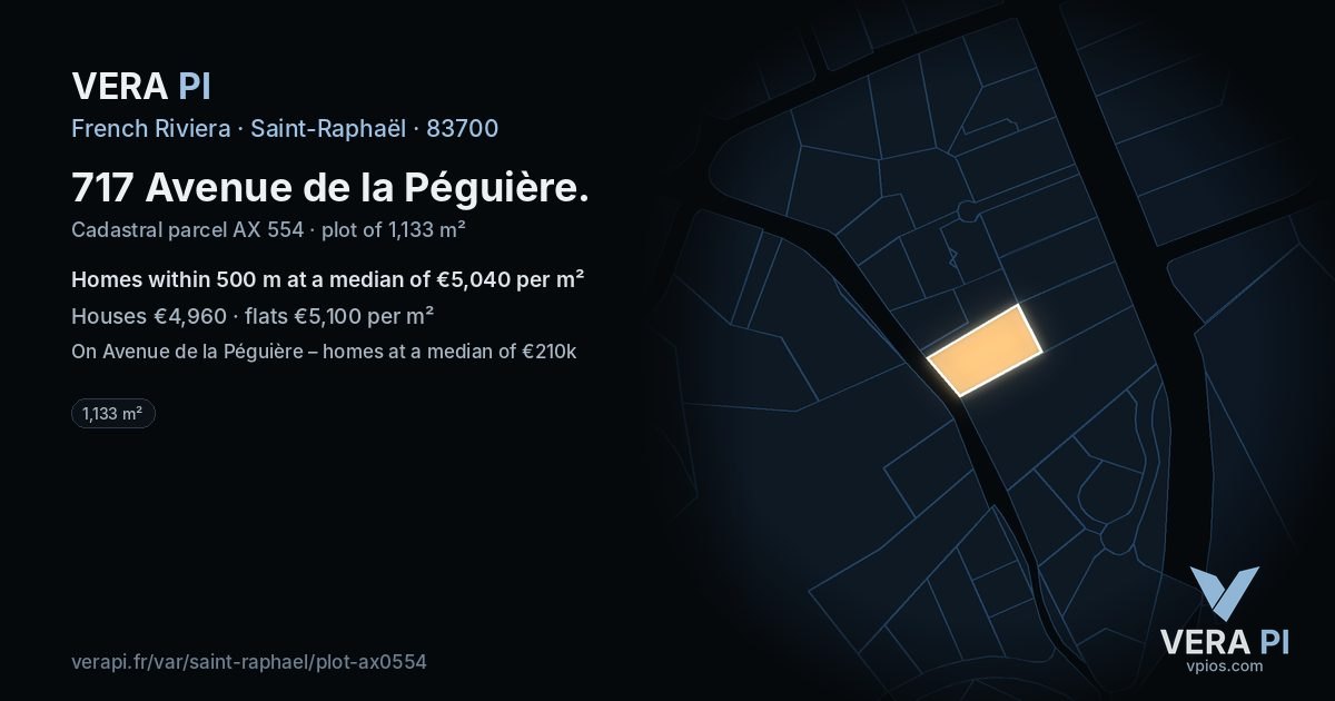 717 Avenue de la Péguière, Saint-Raphaël at night – the plot lit, the parcels around coloured by the prices near them