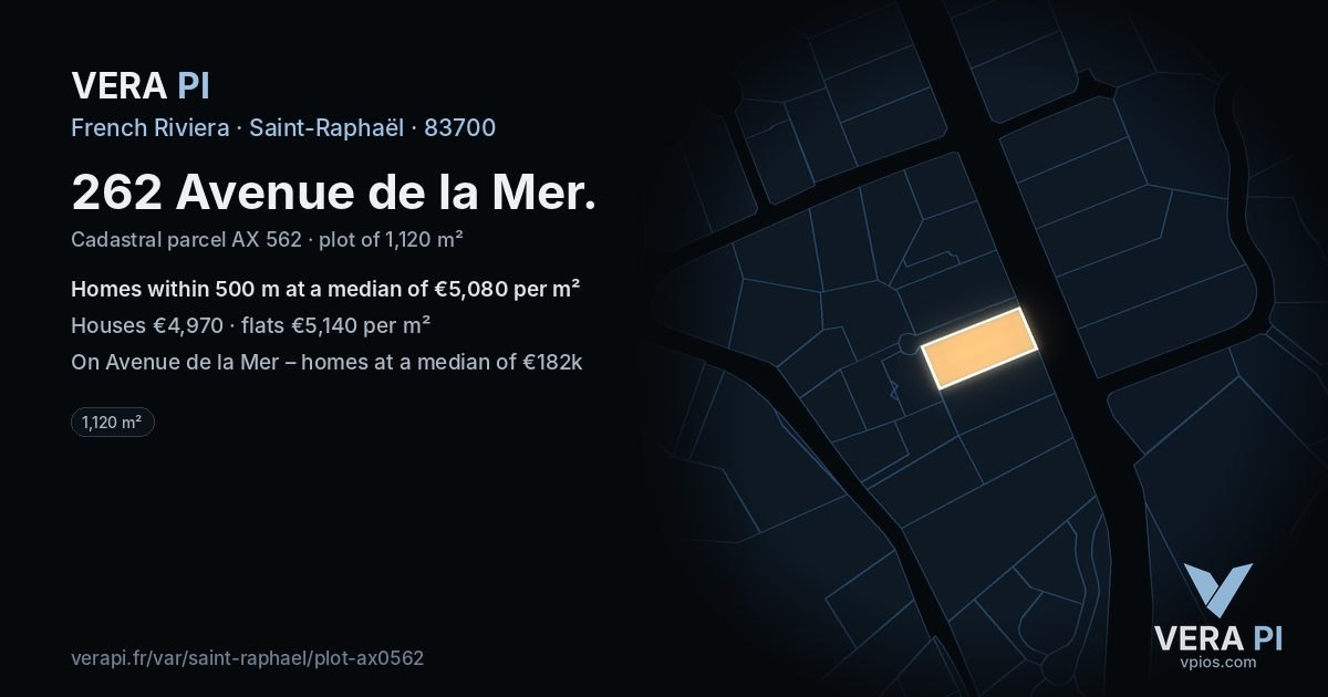 262 Avenue de la Mer, Saint-Raphaël at night – the plot lit, the parcels around coloured by the prices near them