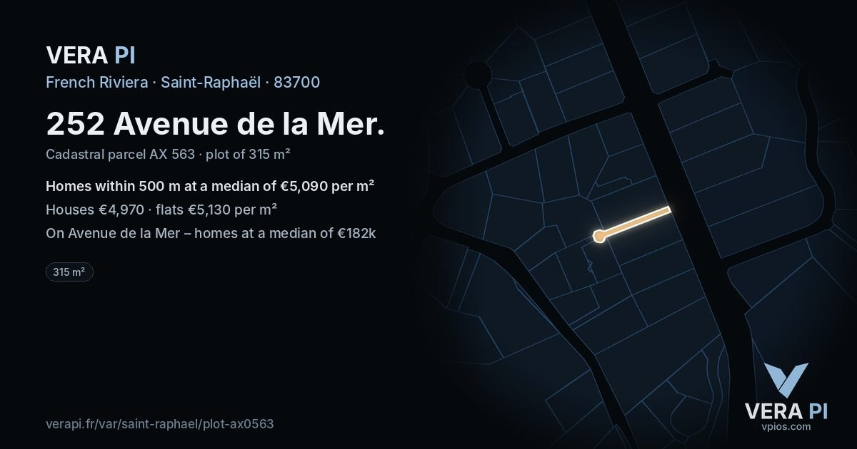 252 Avenue de la Mer, Saint-Raphaël at night – the plot lit, the parcels around coloured by the prices near them