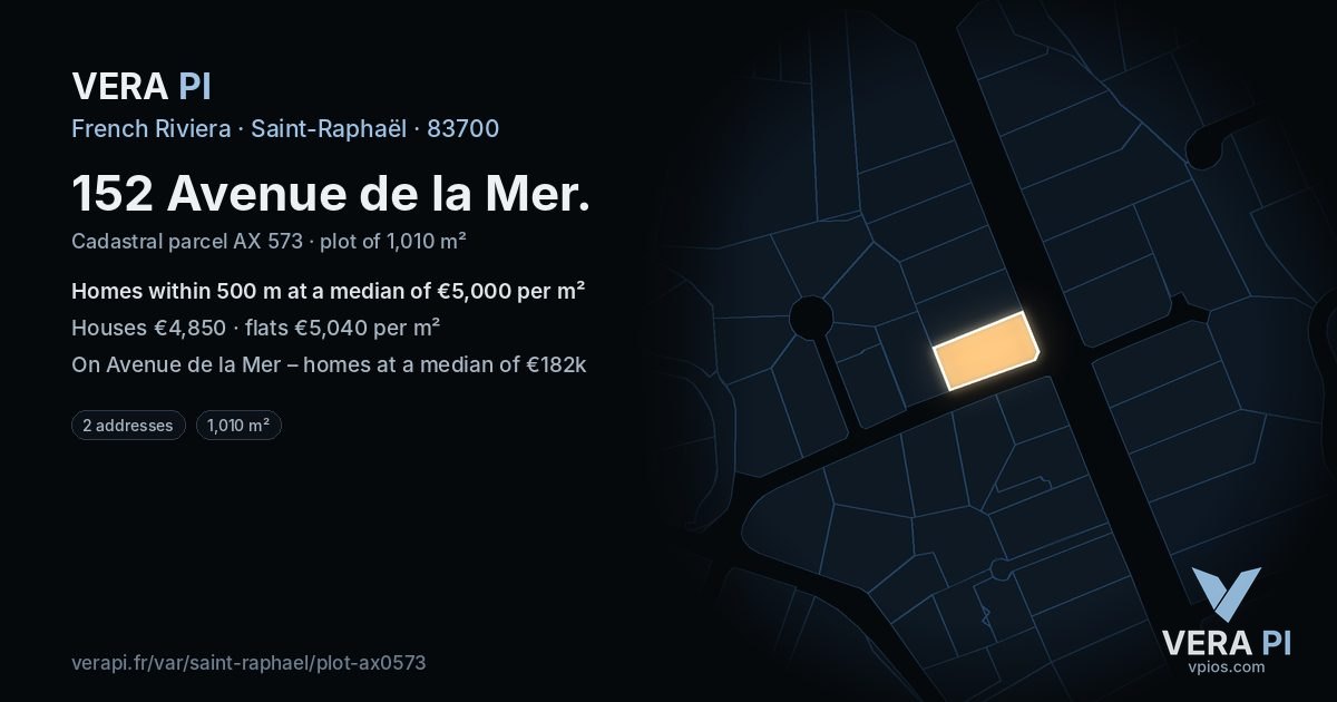 152 Avenue de la Mer, Saint-Raphaël at night – the plot lit, the parcels around coloured by the prices near them