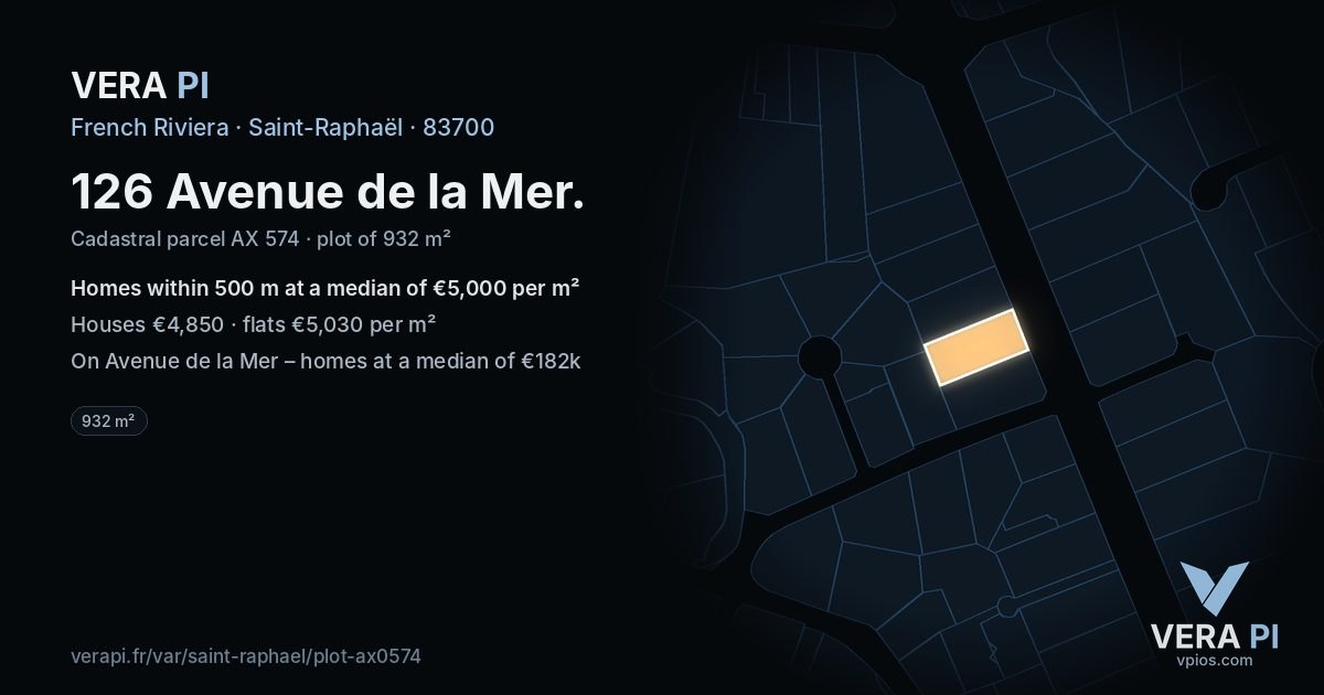 126 Avenue de la Mer, Saint-Raphaël at night – the plot lit, the parcels around coloured by the prices near them