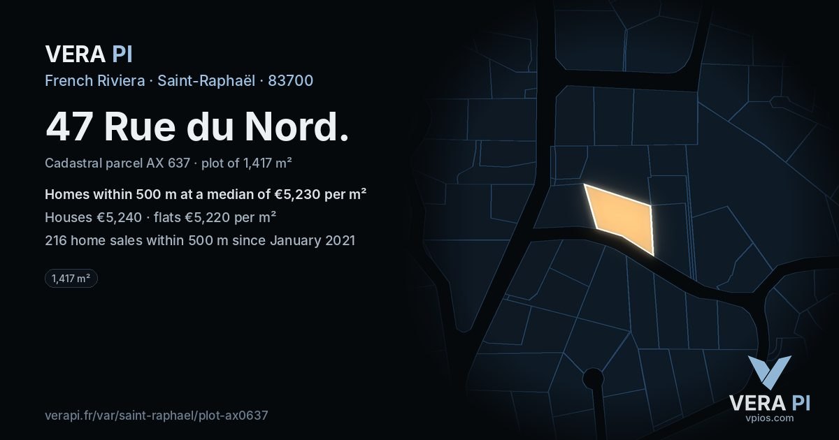 47 Rue du Nord, Saint-Raphaël at night – the plot lit, the parcels around coloured by the prices near them