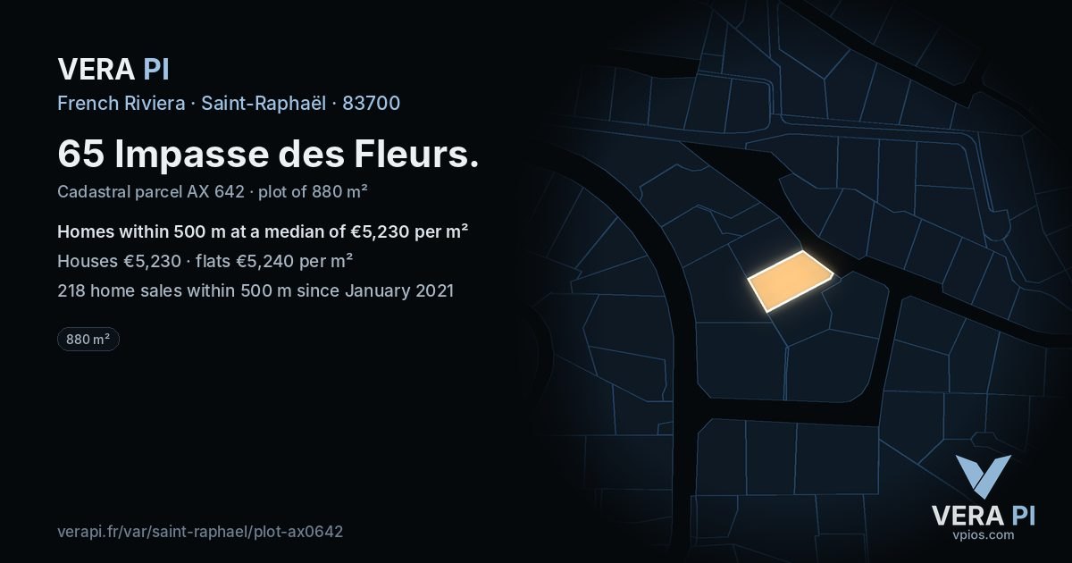 65 Impasse des Fleurs, Saint-Raphaël at night – the plot lit, the parcels around coloured by the prices near them