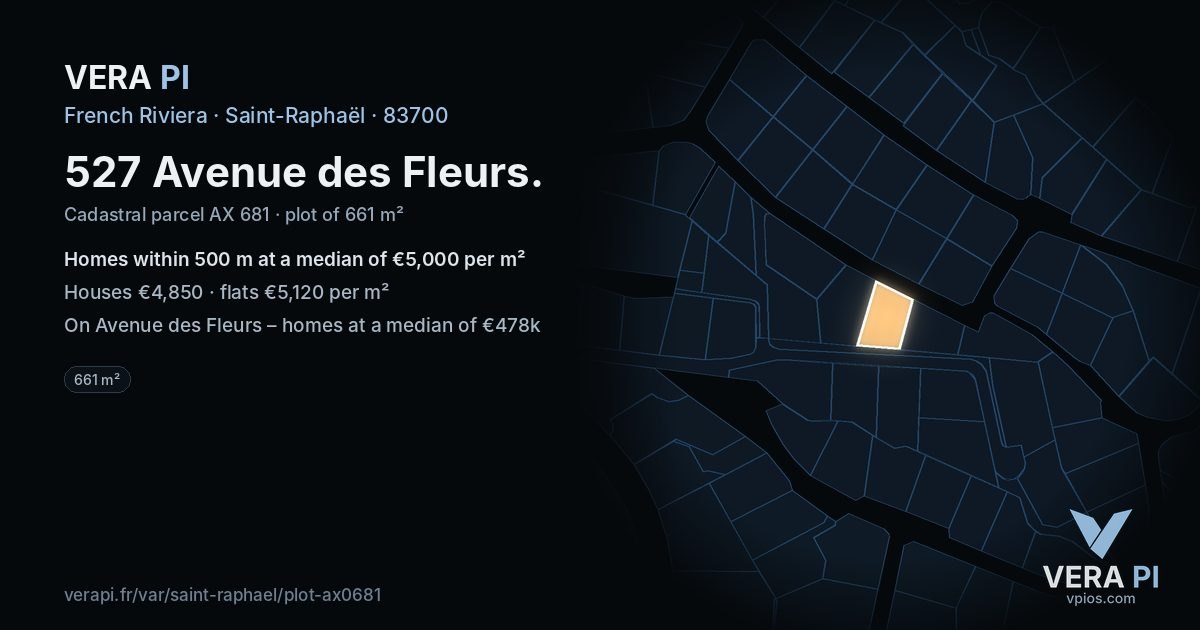 527 Avenue des Fleurs, Saint-Raphaël at night – the plot lit, the parcels around coloured by the prices near them