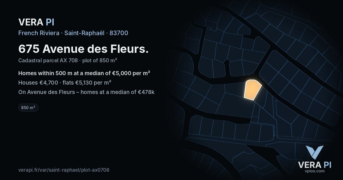 675 Avenue des Fleurs, Saint-Raphaël at night – the plot lit, the parcels around coloured by the prices near them