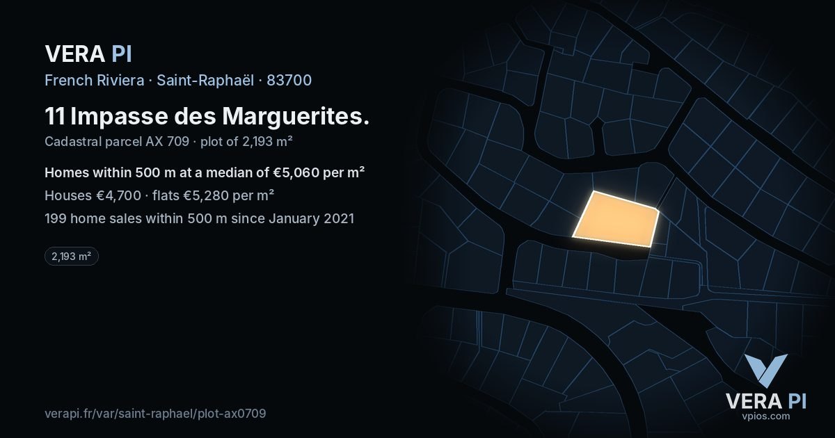 11 Impasse des Marguerites, Saint-Raphaël at night – the plot lit, the parcels around coloured by the prices near them