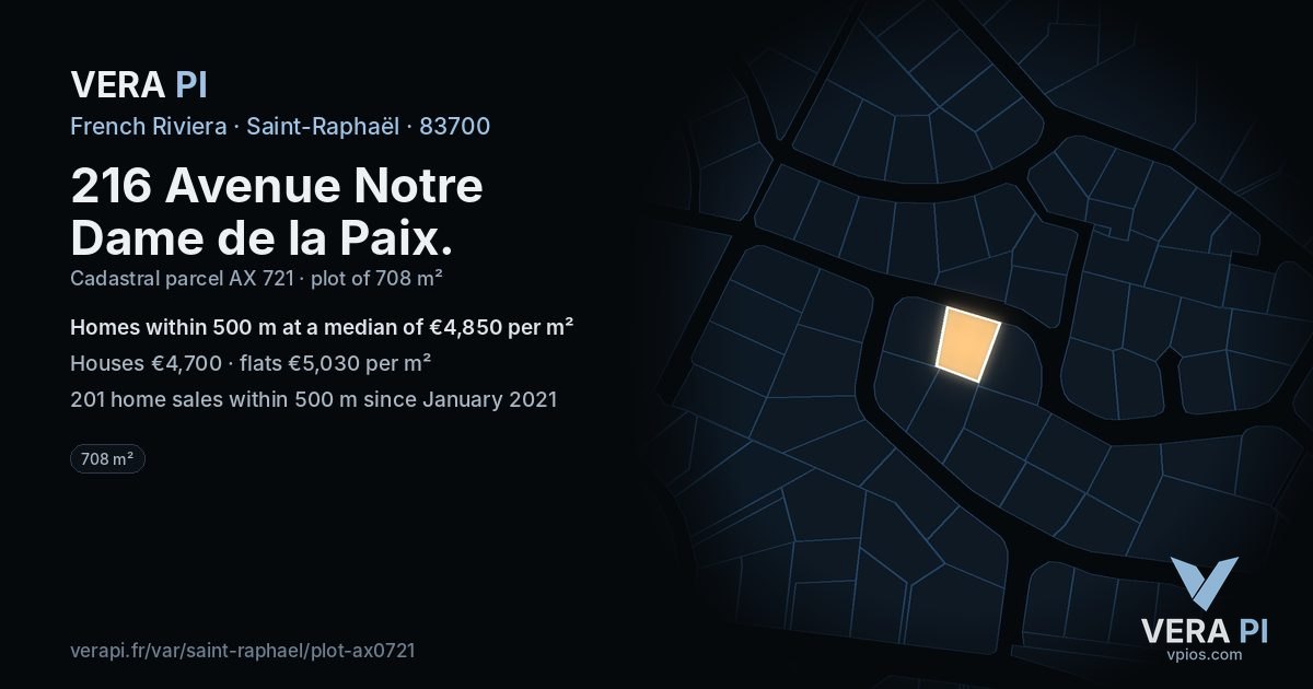 216 Avenue Notre Dame de la Paix, Saint-Raphaël at night – the plot lit, the parcels around coloured by the prices near them