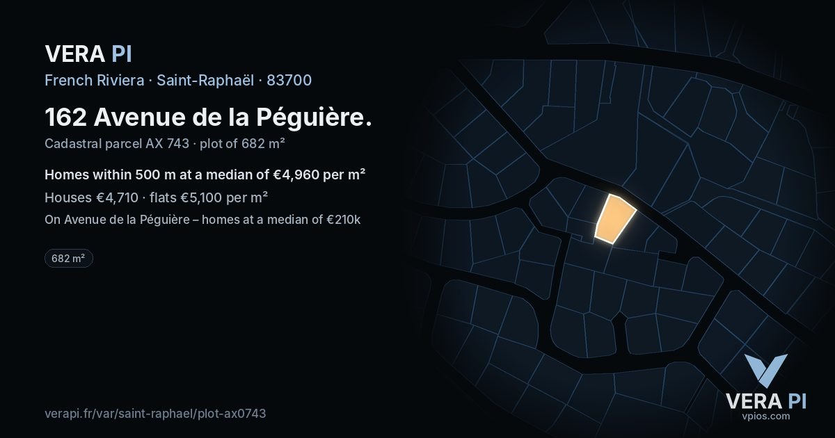 162 Avenue de la Péguière, Saint-Raphaël at night – the plot lit, the parcels around coloured by the prices near them