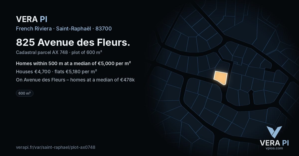 825 Avenue des Fleurs, Saint-Raphaël at night – the plot lit, the parcels around coloured by the prices near them