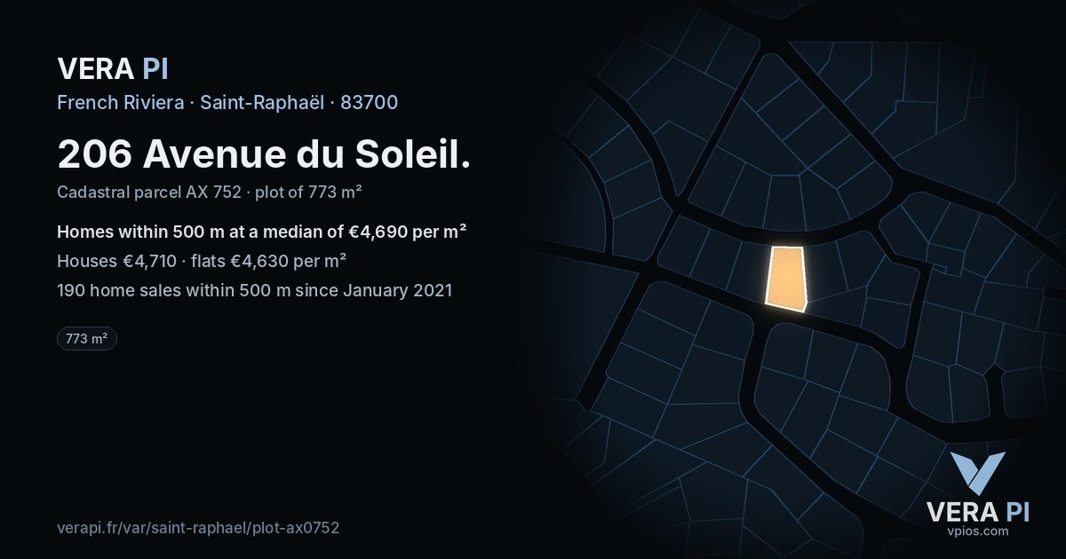 206 Avenue du Soleil, Saint-Raphaël at night – the plot lit, the parcels around coloured by the prices near them