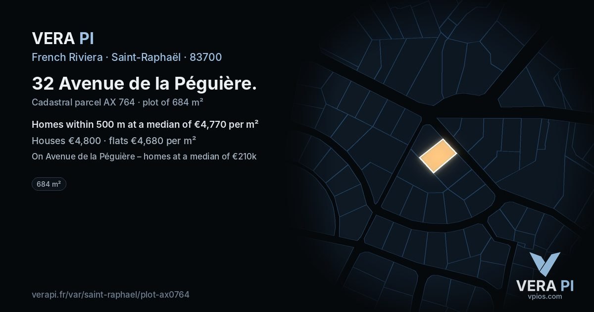 32 Avenue de la Péguière, Saint-Raphaël at night – the plot lit, the parcels around coloured by the prices near them