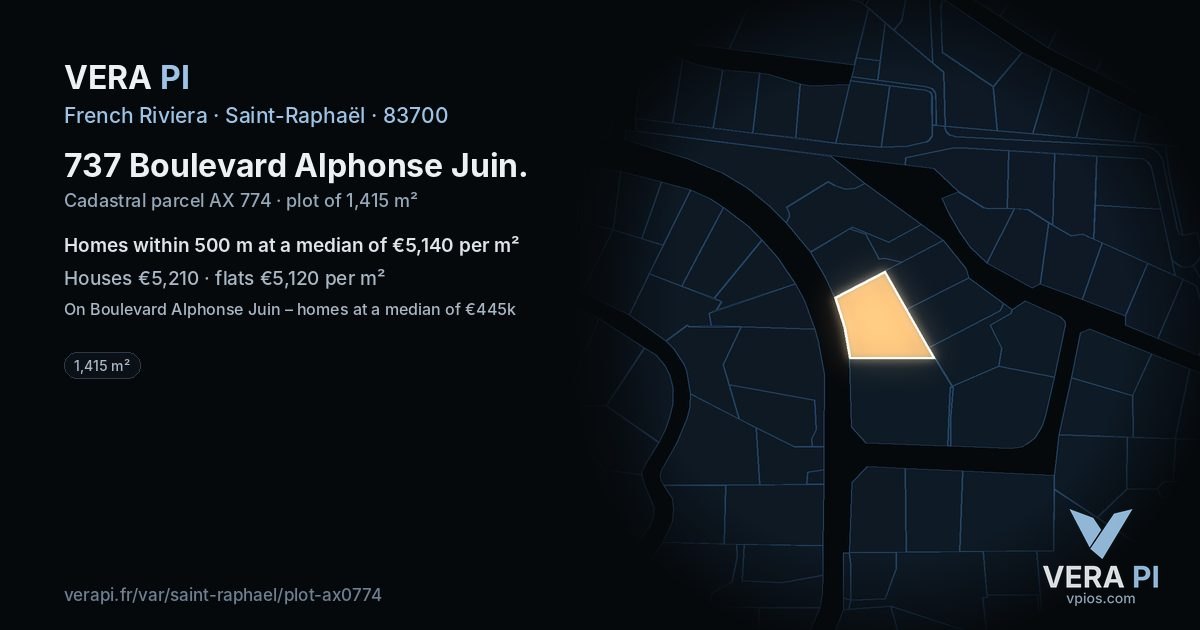 737 Boulevard Alphonse Juin, Saint-Raphaël at night – the plot lit, the parcels around coloured by the prices near them