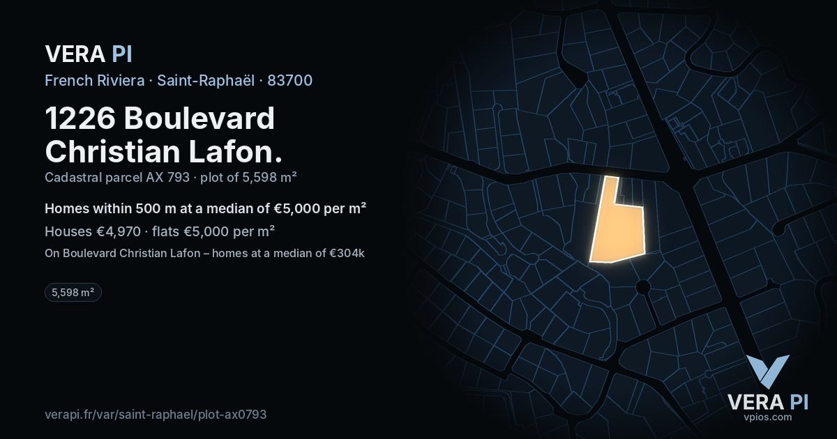 1226 Boulevard Christian Lafon, Saint-Raphaël at night – the plot lit, the parcels around coloured by the prices near them