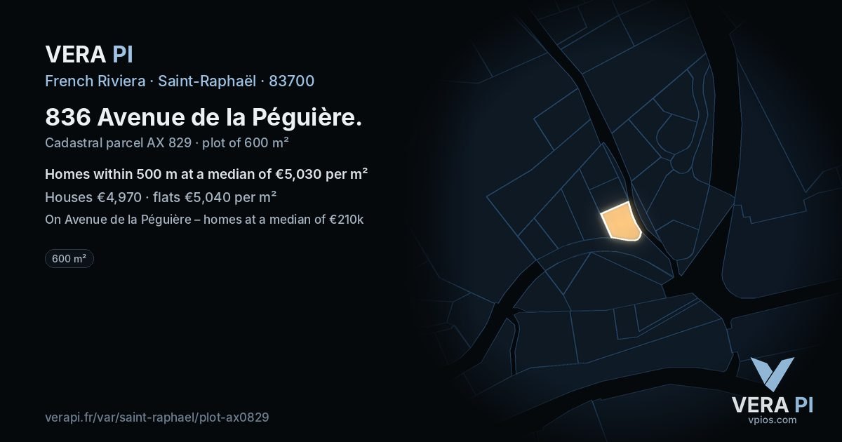 836 Avenue de la Péguière, Saint-Raphaël at night – the plot lit, the parcels around coloured by the prices near them