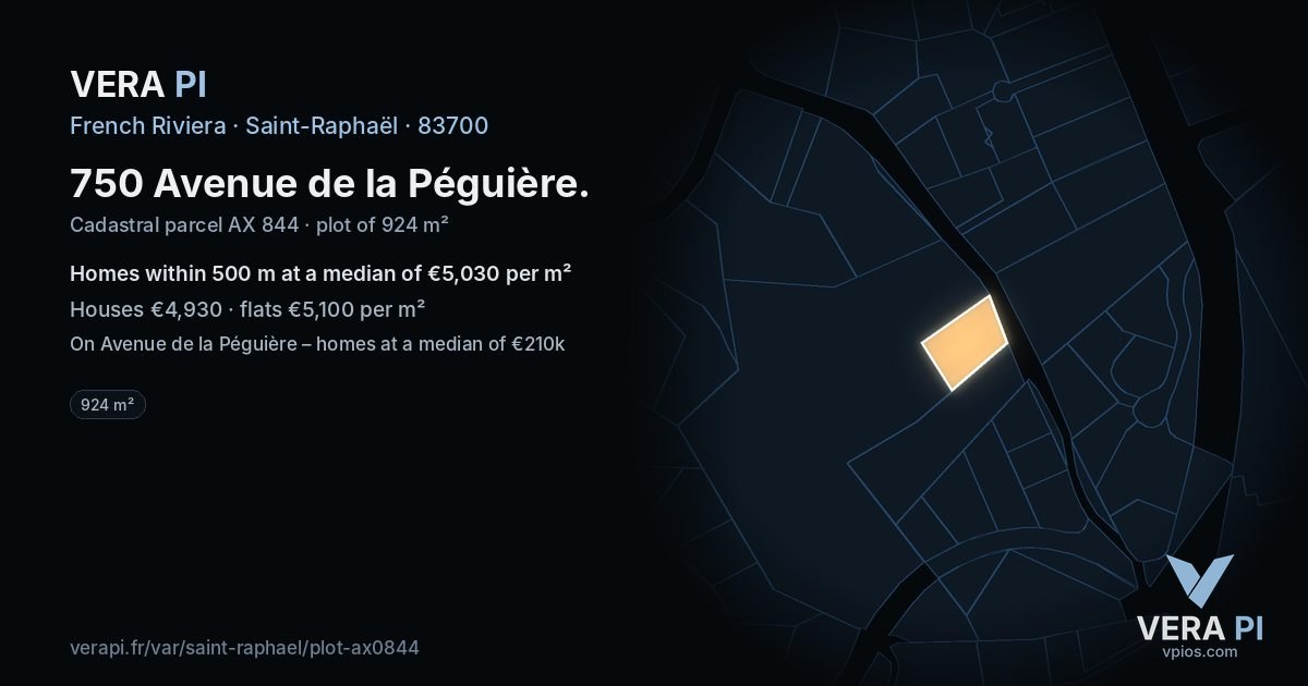 750 Avenue de la Péguière, Saint-Raphaël at night – the plot lit, the parcels around coloured by the prices near them